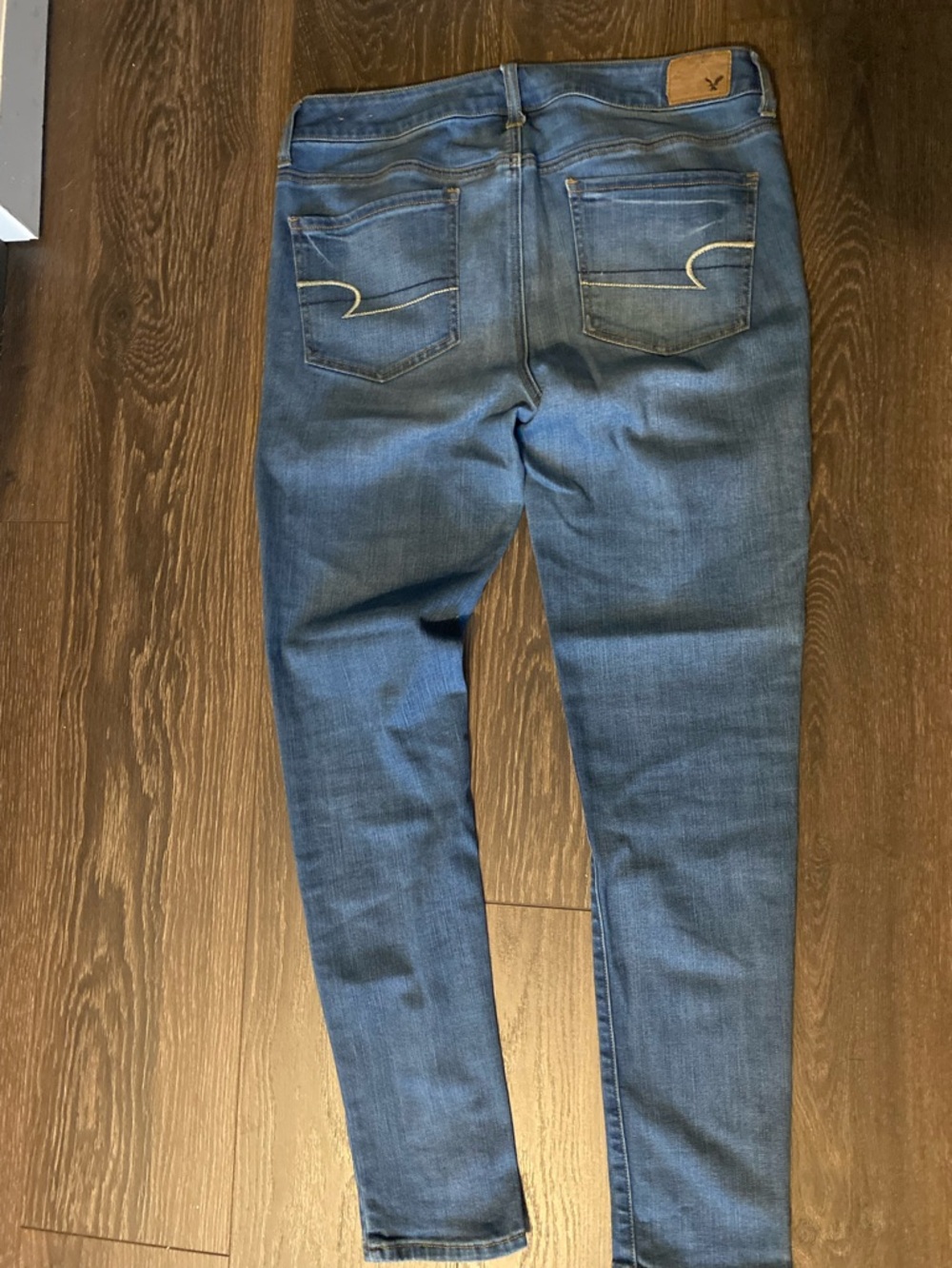 American Eagle Outfitters Women's Skinny Jeans in Medium Blue Wash